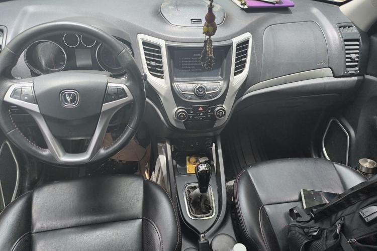 Used CHANGAN CS35 2015 1.6L Manual Luxury Model China IV Standard Center Console