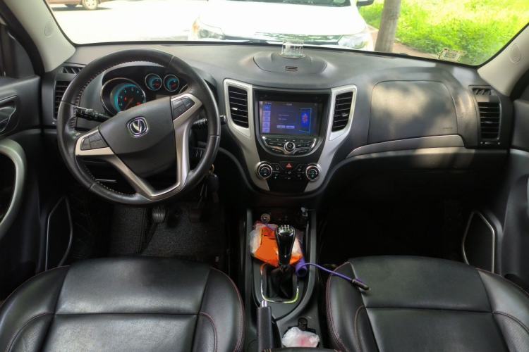 Used CHANGAN CS35 2015 1.6L Manual Luxury Model China IV Standard Center Console