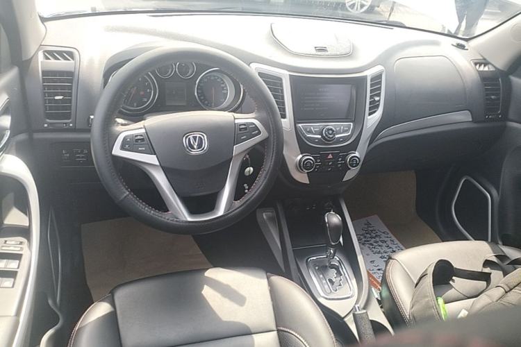 Used CHANGAN CS35 2015 1.6L Automatic Luxury Model China IV Standard Center Console