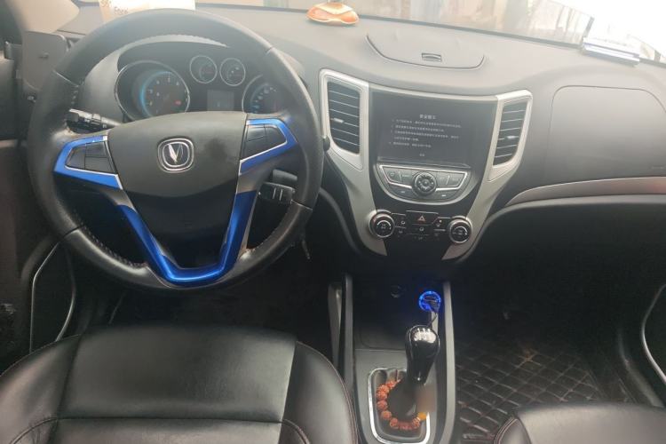 Used CHANGAN CS35 2015 1.6L Manual Luxury Model China IV Standard Center Console