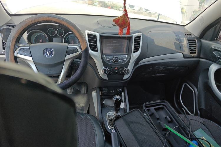 Used CHANGAN CS35 2015 1.6L Manual Luxury Model China IV Standard Center Console