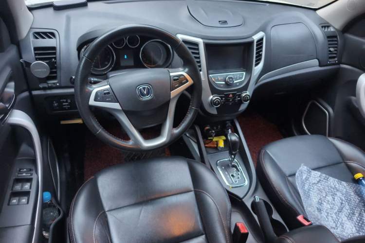 Used CHANGAN CS35 2015 1.6L Automatic Luxury Model China V Standard Center Console