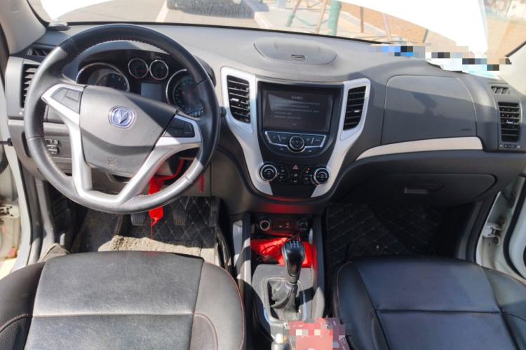 Used CHANGAN CS35 2015 1.6L Manual Luxury Model China IV Standard Center Console