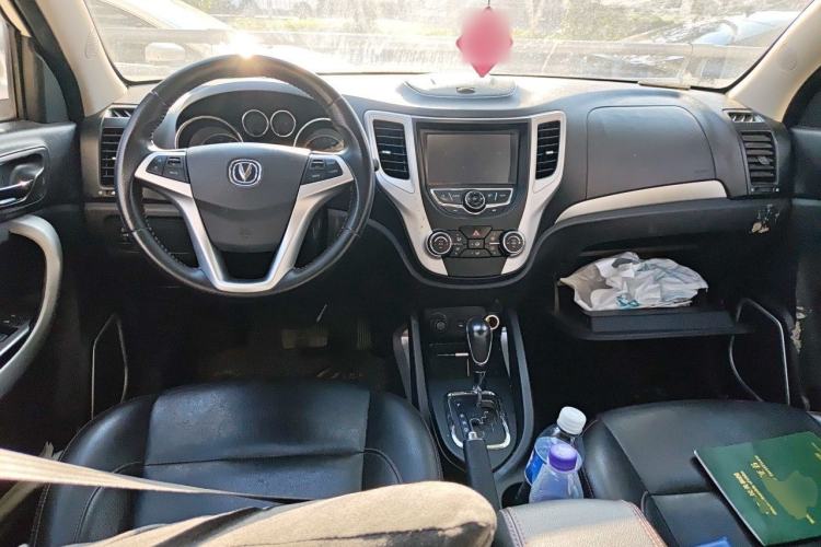 Used CHANGAN CS35 2015 1.6L Automatic Luxury Model China IV Standard Center Console