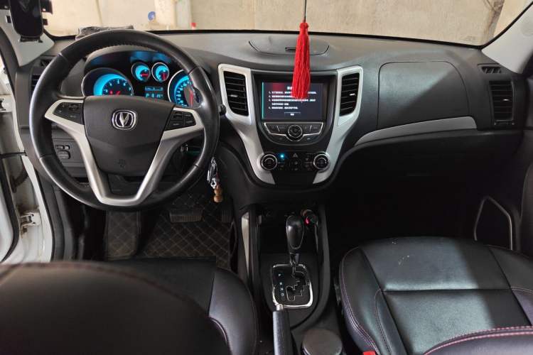 Used CHANGAN CS35 2015 1.6L Automatic Luxury Model China IV Standard Center Console