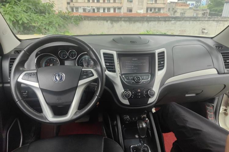 Used CHANGAN CS35 2015 1.6L Automatic Luxury Model China IV Standard Center Console