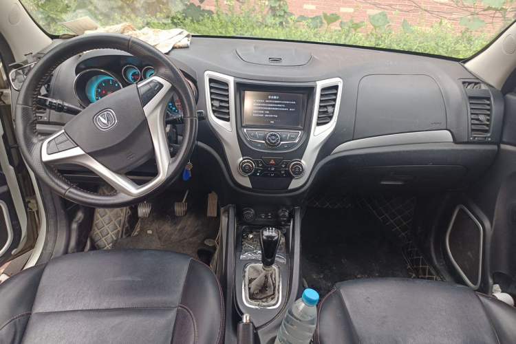 Used CHANGAN CS35 2015 1.6L Manual Luxury Model China IV Standard Center Console