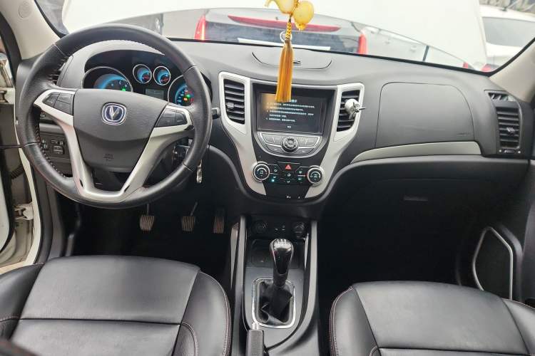 Used CHANGAN CS35 2015 1.6L Manual Luxury Model China IV Standard Center Console