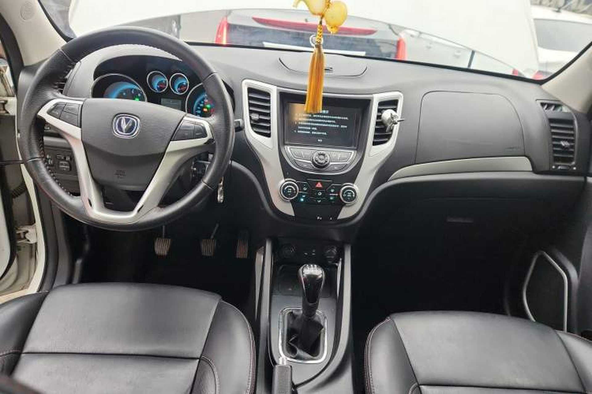 Used CHANGAN CS35 2015 1.6L Manual Luxury Model China IV Standard Center Console