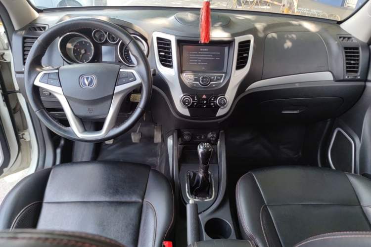 Used CHANGAN CS35 2015 1.6L Manual Luxury Model China IV Standard Center Console
