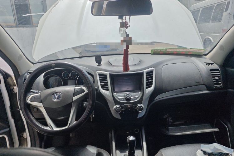 Used CHANGAN CS35 2015 1.6L Manual Luxury Model China V Standard Center Console