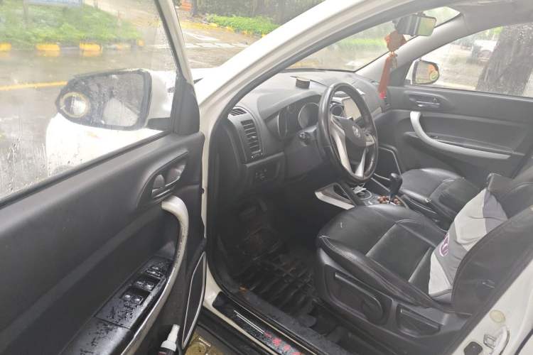 Used CHANGAN CS35 2015 1.6L Automatic Luxury Model China IV Standard Driver Seat
