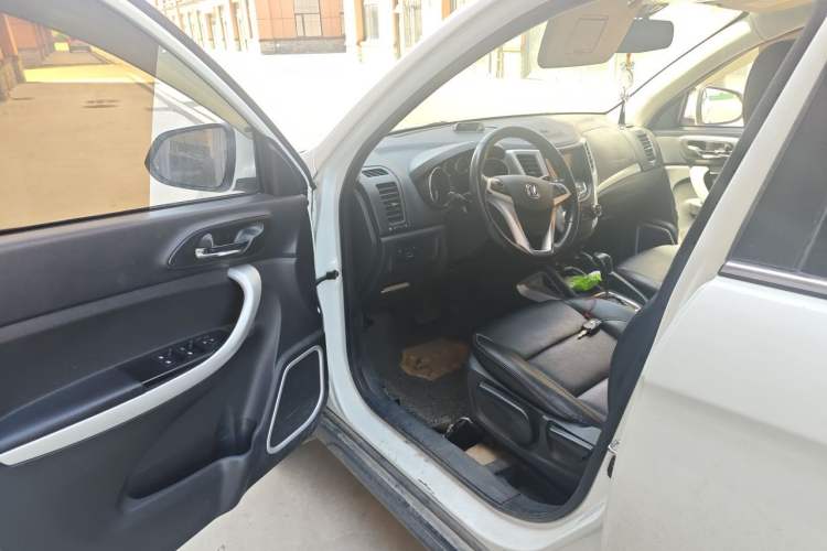 Used CHANGAN CS35 2015 1.6L Automatic Luxury Model China IV Standard Driver Seat