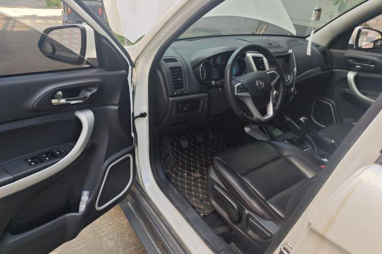 Used CHANGAN CS35 2015 1.6L Manual Luxury Model China IV Standard Driver Seat