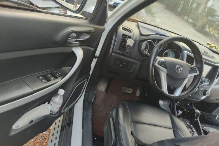 Used CHANGAN CS35 2015 1.6L Automatic Luxury Model China V Standard Driver Seat