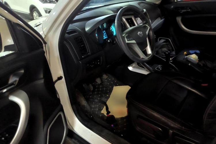 Used CHANGAN CS35 2015 1.6L Manual Luxury Model China IV Standard Driver Seat
