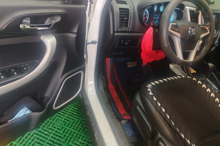 Used CHANGAN CS35 2015 1.6L Automatic Luxury Model China V Standard Driver Seat