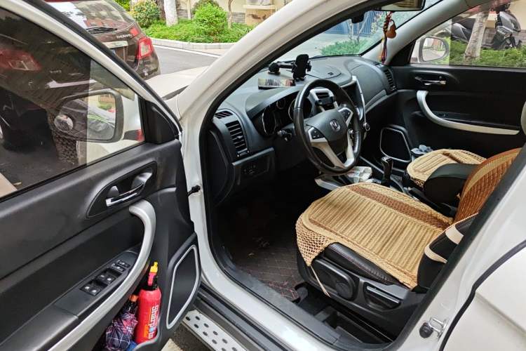 Used CHANGAN CS35 2015 1.6L Manual Luxury Model China IV Standard Driver Seat