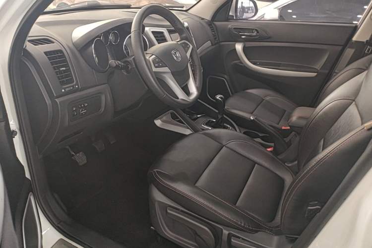 Used CHANGAN CS35 2015 1.6L Manual Luxury Model China IV Standard Driver Seat