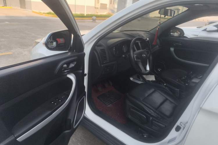 Used CHANGAN CS35 2015 1.6L Manual Luxury Model China IV Standard Driver Seat