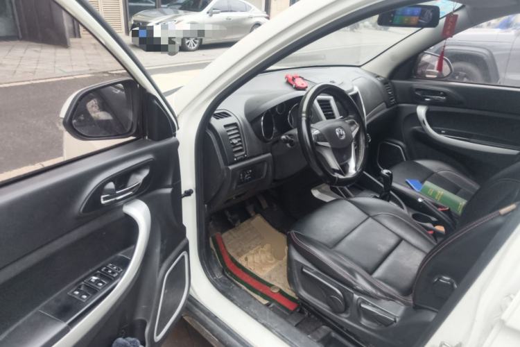 Used CHANGAN CS35 2015 1.6L Manual Luxury Model China IV Standard Driver Seat