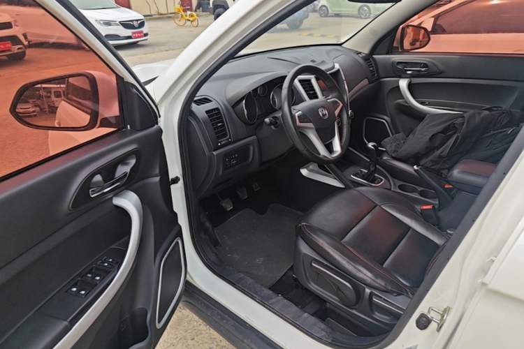 Used CHANGAN CS35 2015 1.6L Manual Luxury Model China IV Standard Driver Seat