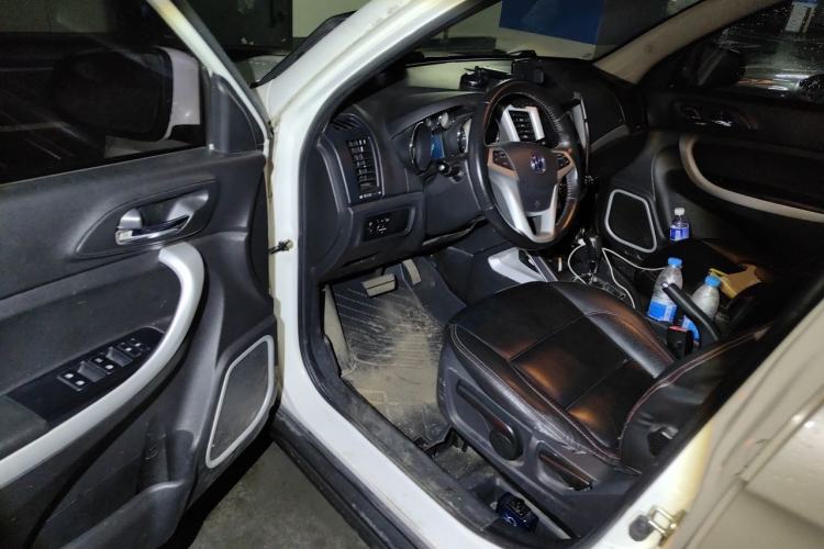 Used CHANGAN CS35 2015 1.6L Automatic Luxury Model China IV Standard Driver Seat