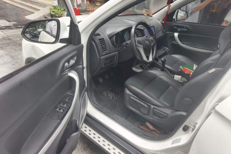 Used CHANGAN CS35 2015 1.6L Manual Luxury Model China V Standard Driver Seat