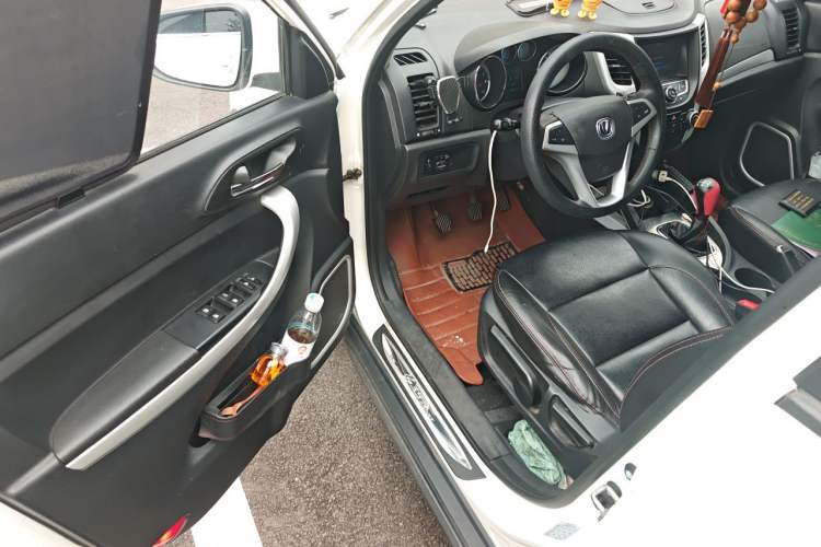Used CHANGAN CS35 2015 1.6L Manual Luxury Model China IV Standard Driver Seat
