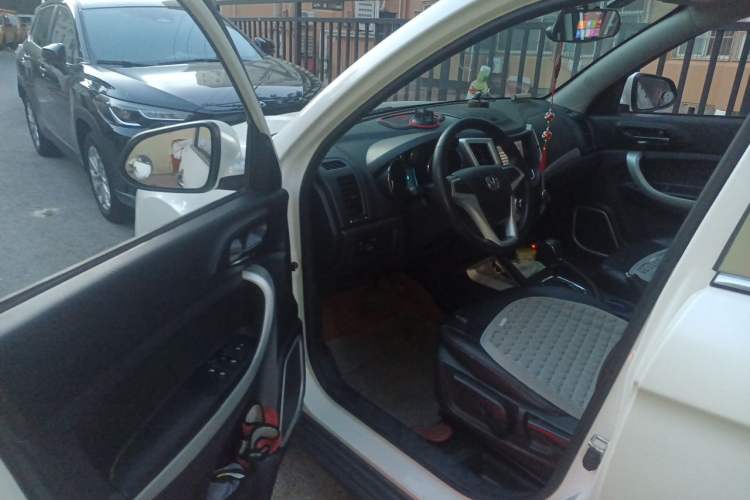 Used CHANGAN CS35 2015 1.6L Automatic Luxury Model China IV Standard Driver Seat