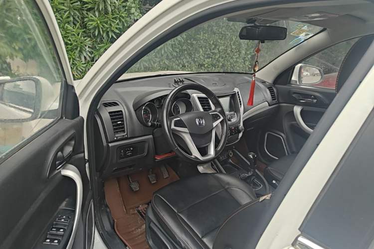 Used CHANGAN CS35 2015 1.6L Manual Luxury Model China IV Standard Driver Seat