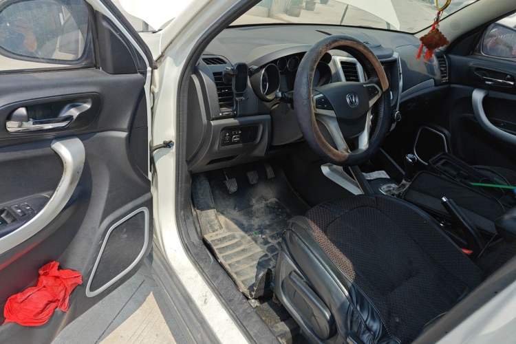 Used CHANGAN CS35 2015 1.6L Manual Luxury Model China IV Standard Driver Seat