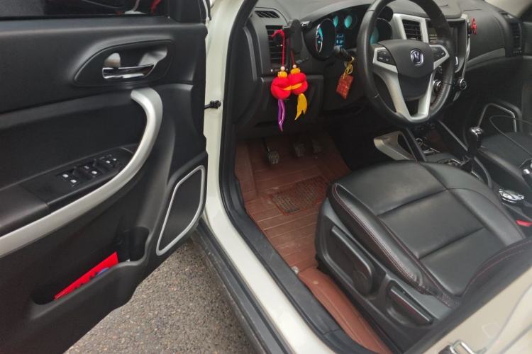 Used CHANGAN CS35 2015 1.6L Manual Luxury Model China IV Standard Driver Seat
