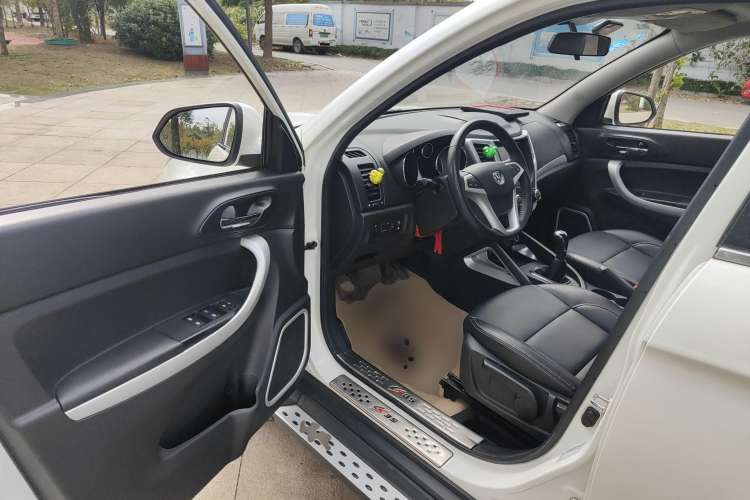 Used CHANGAN CS35 2015 1.6L Manual Luxury Model China IV Standard Driver Seat