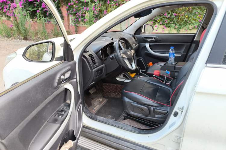 Used CHANGAN CS35 2015 1.6L Automatic Luxury Model China V Standard Driver Seat