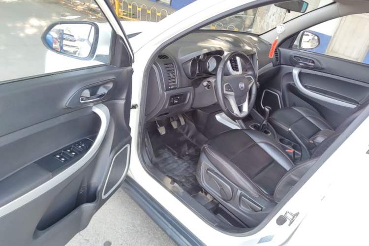Used CHANGAN CS35 2015 1.6L Manual Luxury Model China IV Standard Driver Seat