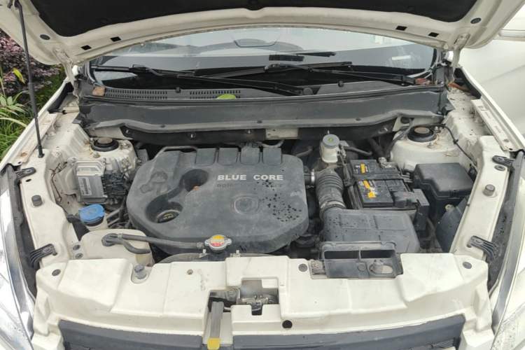 Used CHANGAN CS35 2015 1.6L Manual Luxury Model China IV Standard Engine Bay
