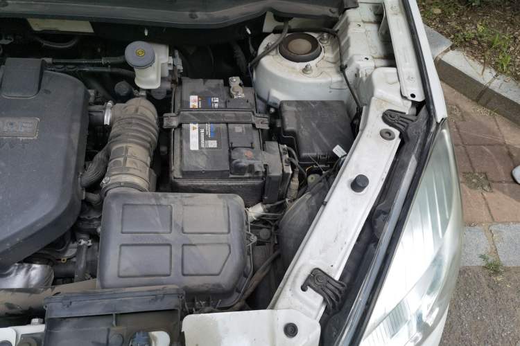 Used CHANGAN CS35 2015 1.6L Automatic Luxury Model China IV Standard Engine Bay Left