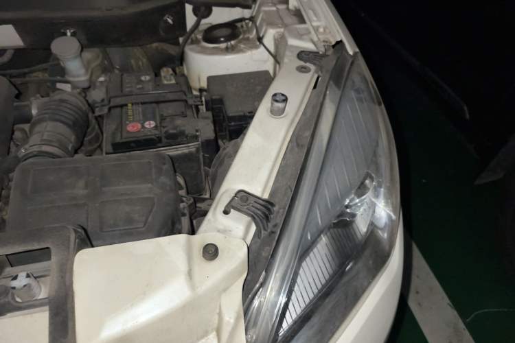 Used CHANGAN CS35 2015 1.6L Automatic Luxury Model China IV Standard Engine Bay Left