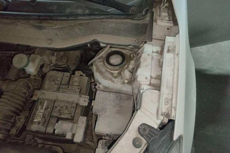 Used CHANGAN CS35 2015 1.6L Automatic Luxury Model China IV Standard Engine Bay Left