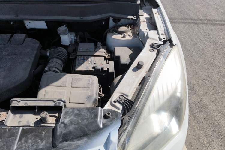 Used CHANGAN CS35 2015 1.6L Manual Luxury Model China IV Standard Engine Bay Left