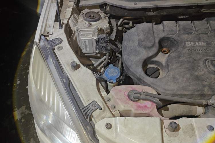 Used CHANGAN CS35 2015 1.6L Automatic Luxury Model China IV Standard Engine Bay Right