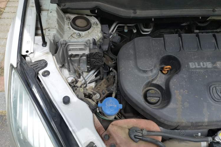 Used CHANGAN CS35 2015 1.6L Automatic Luxury Model China IV Standard Engine Bay Right