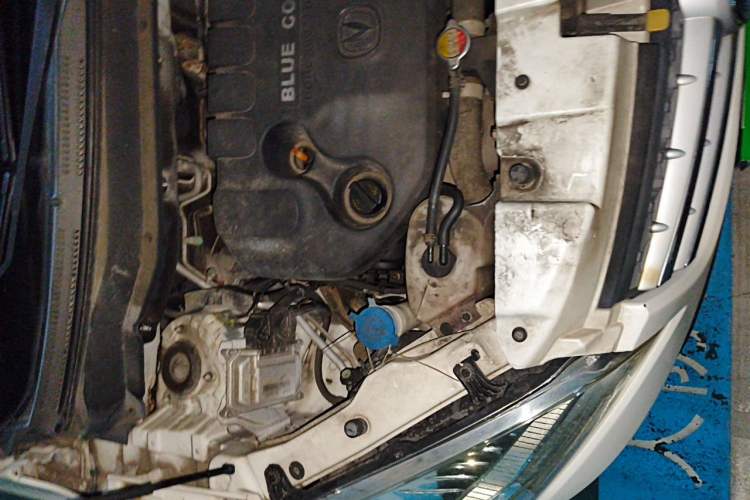 Used CHANGAN CS35 2015 1.6L Automatic Luxury Model China IV Standard Engine Bay Right