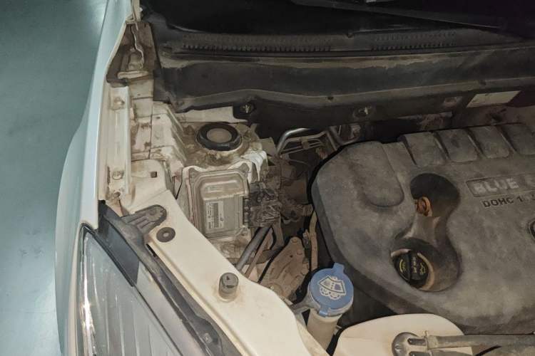 Used CHANGAN CS35 2015 1.6L Automatic Luxury Model China IV Standard Engine Bay Right