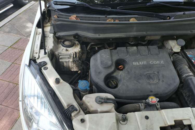 Used CHANGAN CS35 2015 1.6L Manual Luxury Model China IV Standard Engine Bay Right