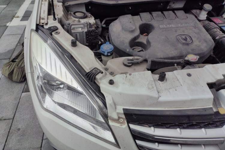Used CHANGAN CS35 2015 1.6L Manual Luxury Model China IV Standard Engine Bay Right