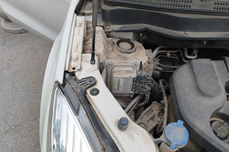 Used CHANGAN CS35 2015 1.6L Automatic Prestige Model China V Standard Engine Bay Right