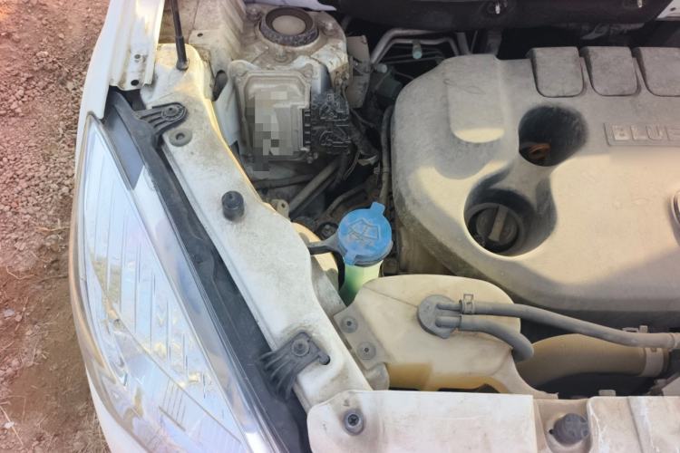 Used CHANGAN CS35 2015 1.6L Automatic Luxury Model China V Standard Engine Bay Right