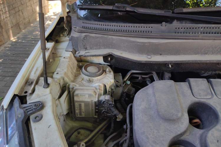Used CHANGAN CS35 2015 1.6L Automatic Luxury Model China IV Standard Engine Bay Right